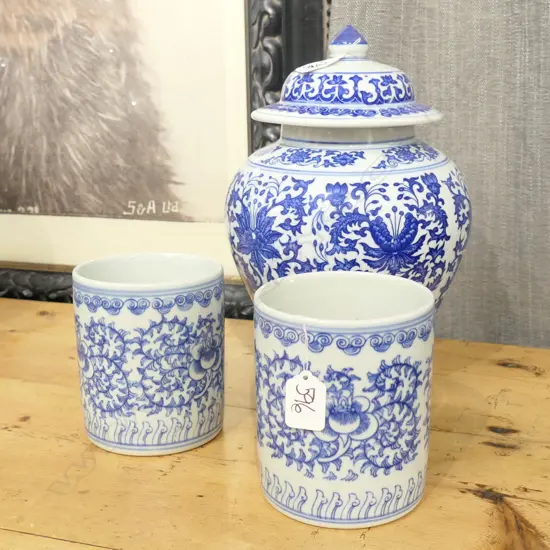 CHINESE B/W LIDDED VASE & 2 CYLINDER POTS