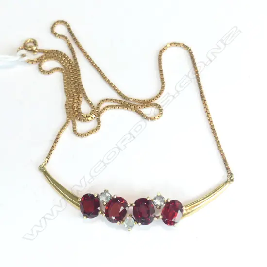 14ct GOLD GARNET & WHITE STONE NECKLACE 6.1gms