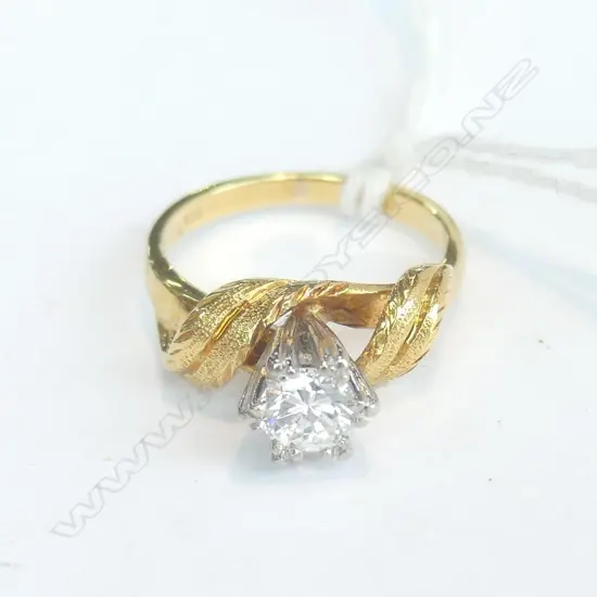 18CT GOLD DIAMOND SOLITAIRE RING