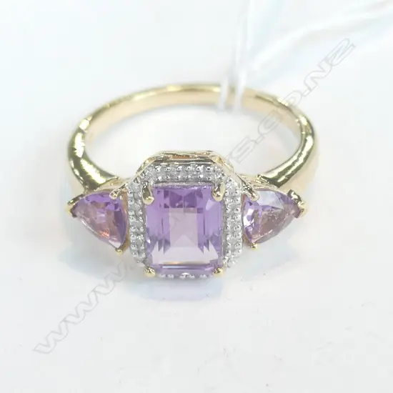 9CT AMETHYST & DIA. RING