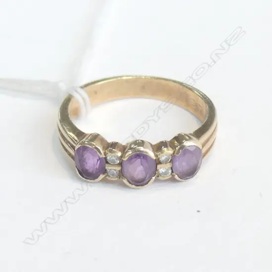 VINTAGE 9CT AMETHYST & DIAMOND RING 3GMS