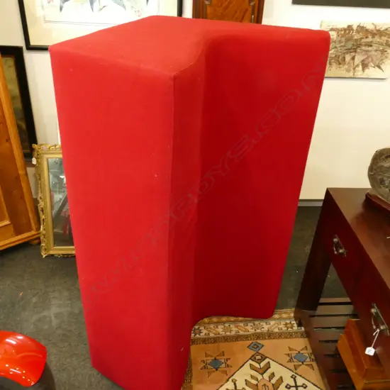 MID CENTURY DESIGN RED SOFA L. 1405MM, H. 703MM