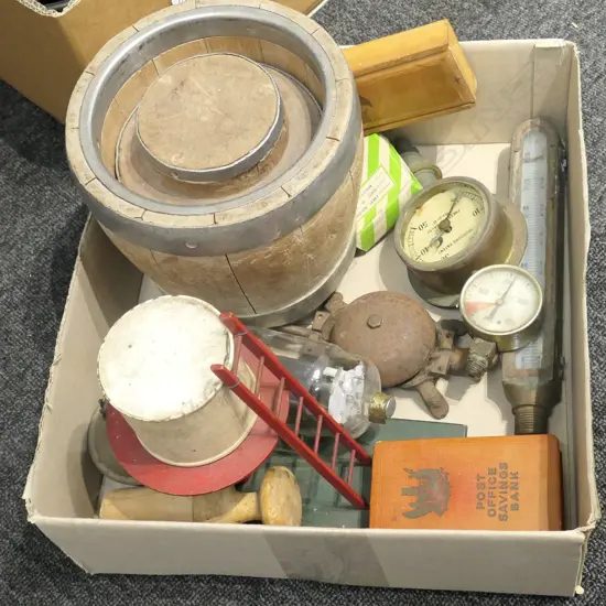 LOT ASST COLLECTABLES - GAUGES / WOODEN BARREL / BULB / MONEY BOX ETC