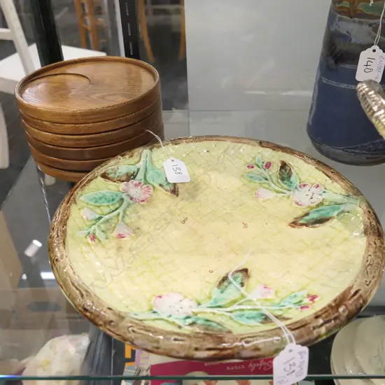 MAJOLICA BASKET WEAVE PLATE DIA 270 MM + 6 OAK CASTORS