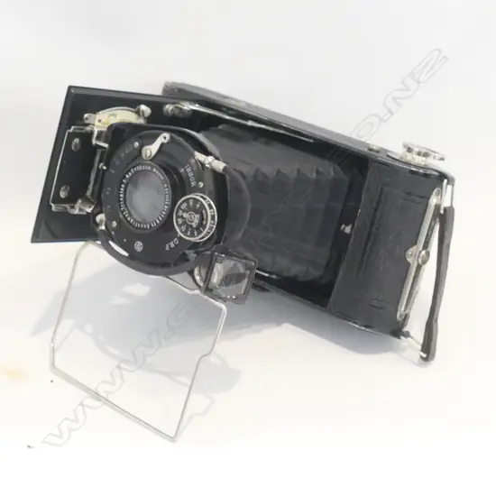 CASED VINTAGE FOLDING CAMERA