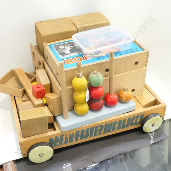 CHILDRENS WOODEN BLOCKS, BUILDING SETS
