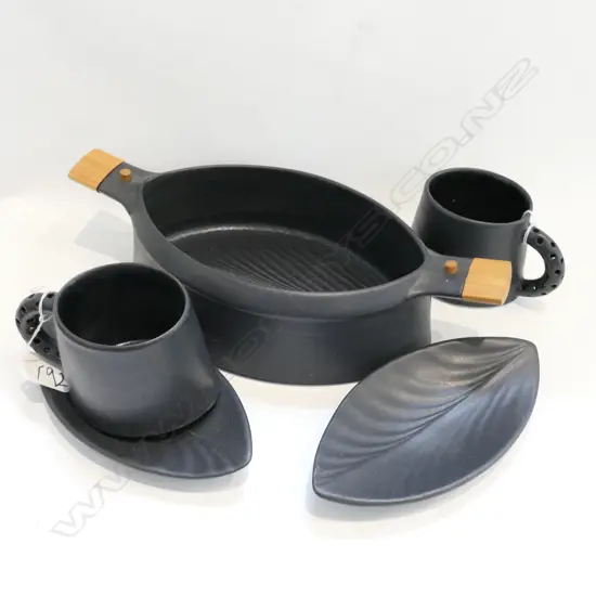 CHRIS WEAVER BOWL +2 MUGS +2 LEAF PLATES