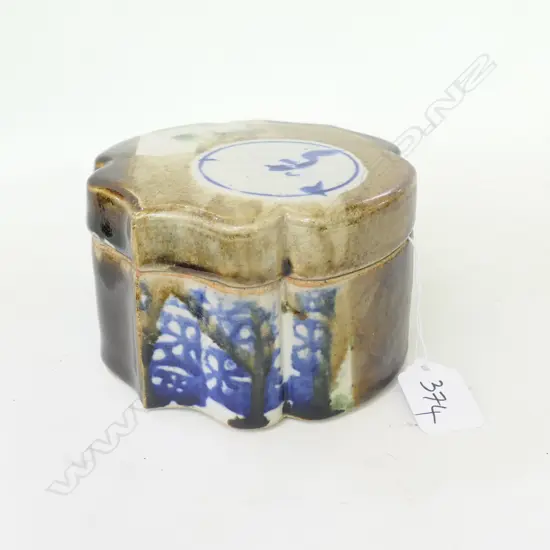 NZ STUDIO POTTERY LIDDED BOX BY PAUL FISHER