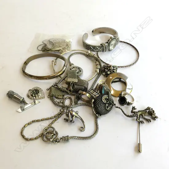 BAG COSTUME JEWELRY, BANGLES, RINGS ETC