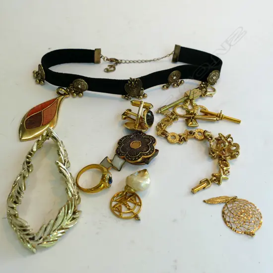 BAG COSTUME JEWELRY INCL BLACK CHOKER 
