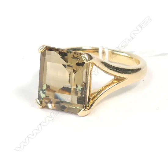 14CT GOLD RETRO QUARTZ RING