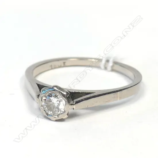 18ct WHITE GOLD DIAMOND SOLITAIRE RING...