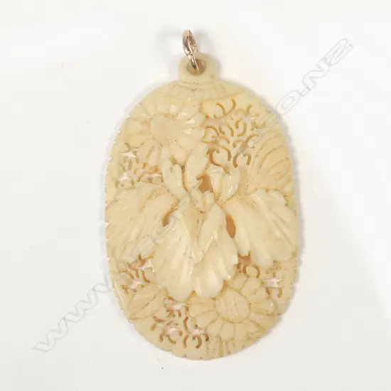 FINELY CARVED IVORY PENDANT