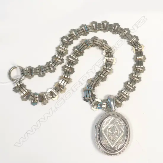 SILVER MAYORAL LOCKET AND CHAIN