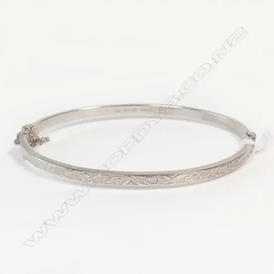 NZ MADE STERLING SILVER HINGED BANGLE