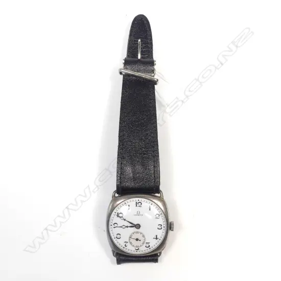 OMEGA 1920s GENT'S WRISTWATCH, 30mm CUSHION CASE, ENAMEL DIAL w SUBS SECONDS 