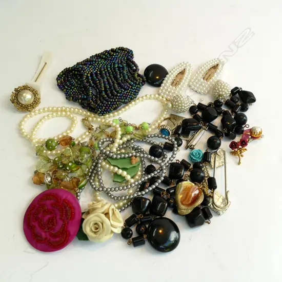 BAG VINTAGE COSTUME JEWELRY