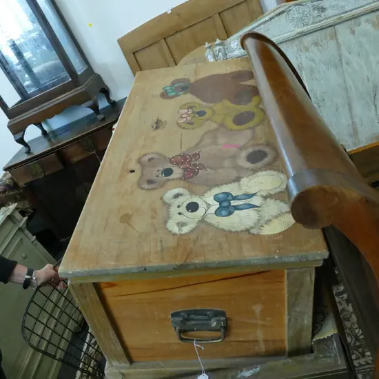 CHILDS TOY CHEST