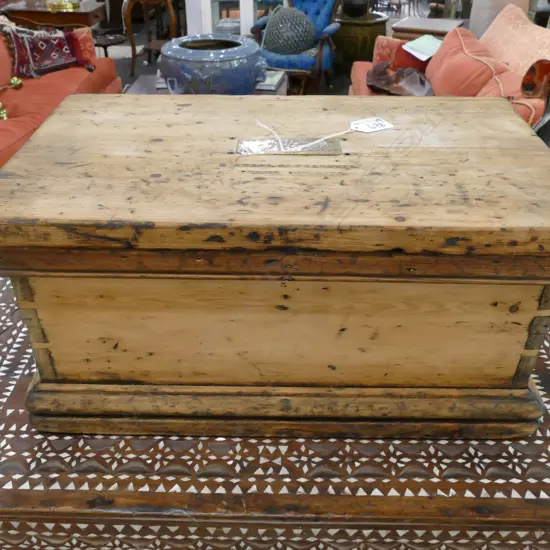 WOODEN CHEST PLAQUE READS: NO. 17911 C. L. CALDWELL N.Z.M.T. 18. RFTS. 420MM L 205MM H