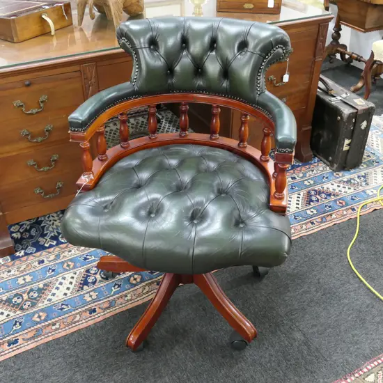 GREEN LEATHER BUTTON BACK EXECUTIVE SWIVEL CHAIR