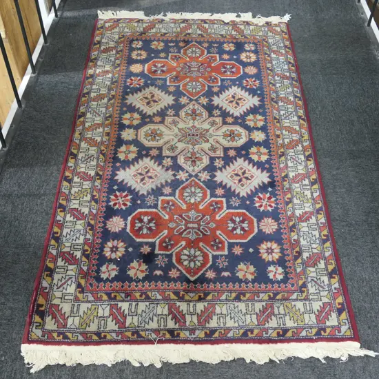 BLUE AND MAROON TRIPLE MEDALLION RUG 175 X 107 CM