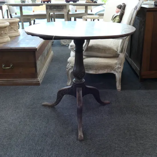 GEORGIAN OAK TRIPOD BASED WINE TABLE