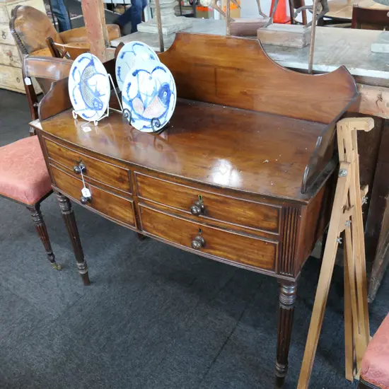 VICT. MAHOGANY 4 DRAWER DRESSING TABLE W/ REEDED LEGS W. 1015MM
