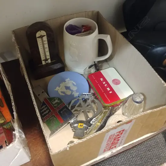 SMALL BOX COLLECTABLES