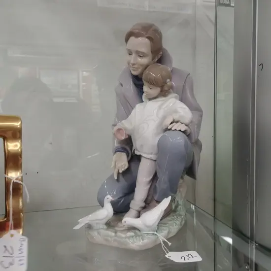 LARGE LLADRO FIGURE GROUP - FATHER & DAUGHTER 