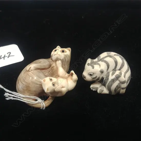 2 NETSUKE CATS