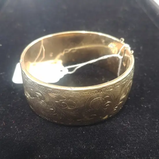 9CT GOLD BANGLE