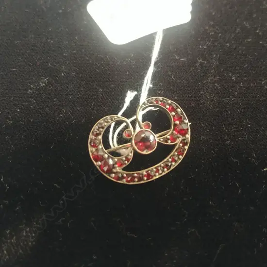 ANTIQUE GARNET BROOCH