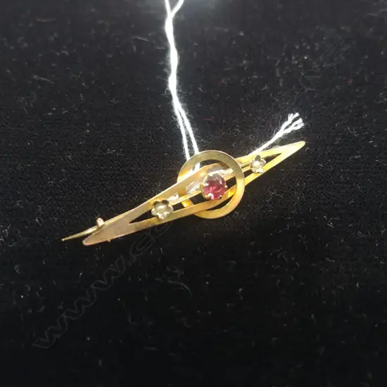 9CT GOLD GARNET AND PEARL BROOCH