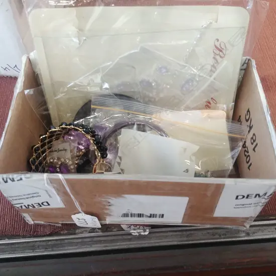 SMALL BOX COSTUME JEWLERY