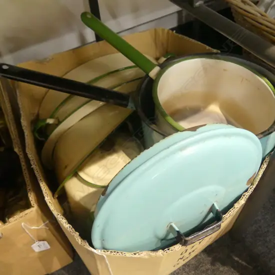 BOX OF ENAMEL KITCHEN WARE