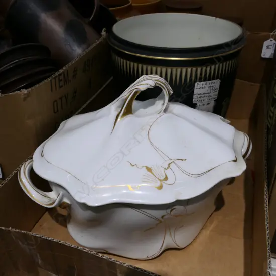 ART NOUVEAU TUREEN AND PRATT WARE POT DIA. 230MM