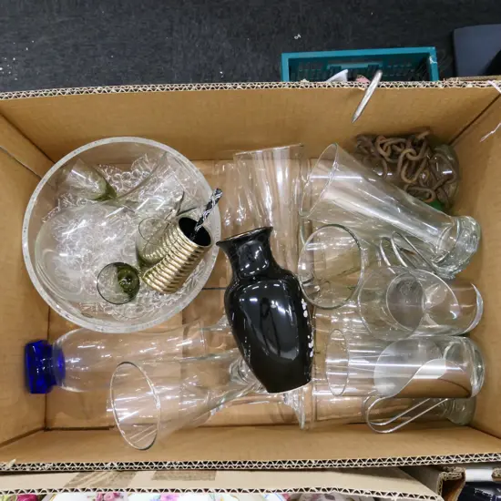 BOX OF ASSORTED GLASSES, ETC