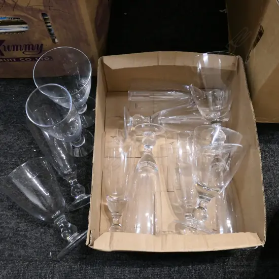 BOX LOT CRYSTAL WINE / CHAMPAGNE GLASSES
