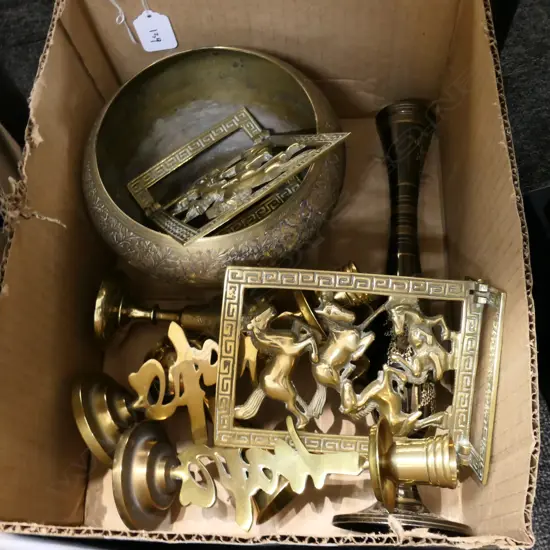 BOX OF ASSORTED BRASS ITEMS