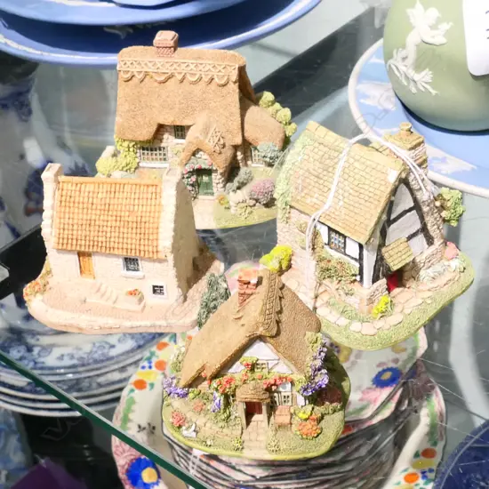 4 X LILLIPUT HOUSES