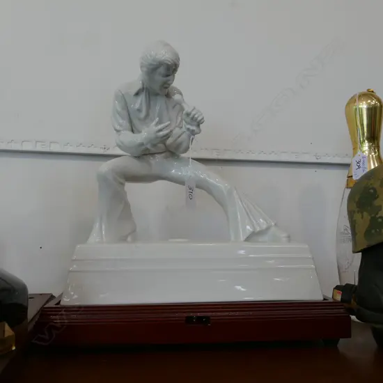 ELVIS MUSICAL WHISKEY FIGURE