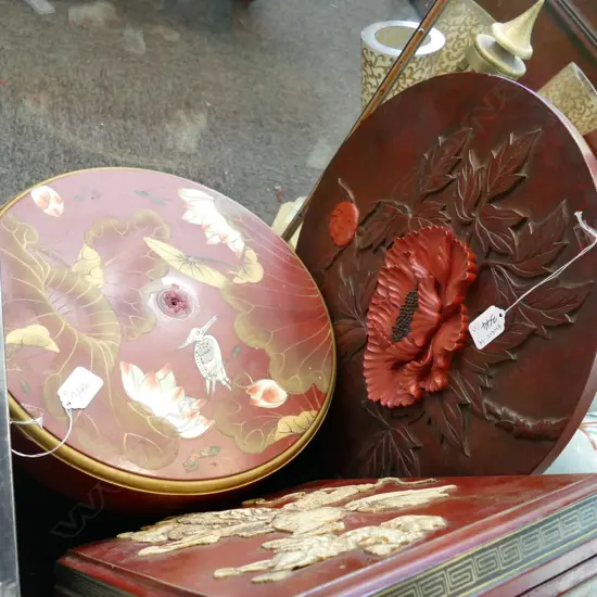 CHINESE LACQUER HORS D'OEUVRES SET W CHINA DISHES + CARVED LACQUER PANEL