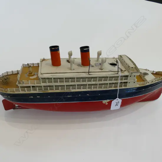 GERMAN BING WORKS 1920s/30s TIN PLATE LINER, CLOCKWORK MOTOR, SOME LOOSE PARTS INSIDE