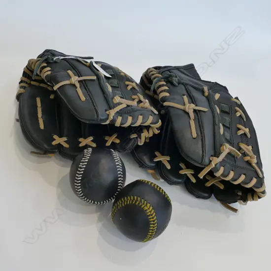 PR GENUINE LEATHER VINTAGE STYLE BASEBALL GLOVES AND 2 BALLS