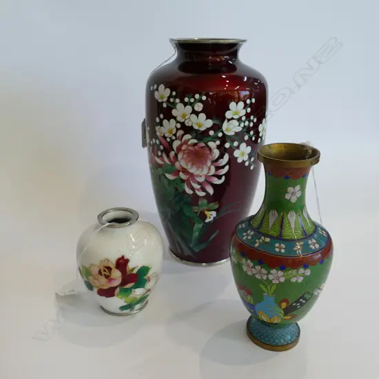 3 CLOISONNE VASES. LARGEST H. 245MM