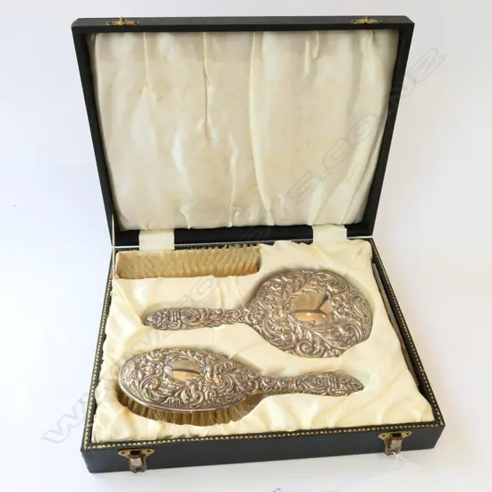 EMBOSSED SILVER 4 PCE DRESSING TABLE SET CASED