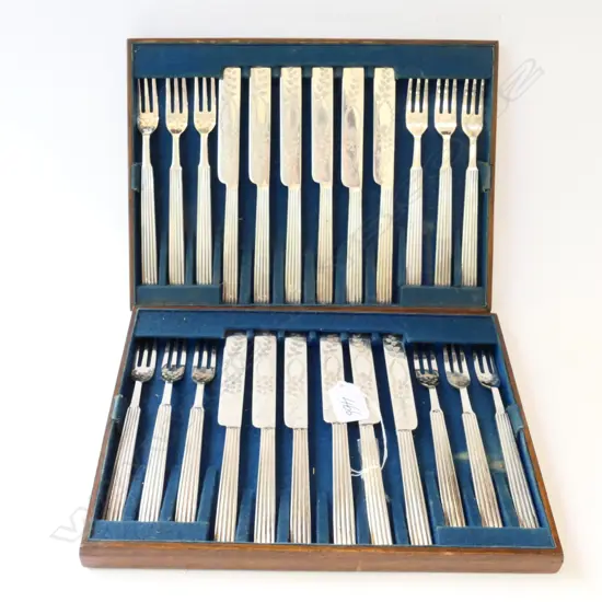 VICT 24 PC EP MARTIN AND HALL CUTLERY SET 