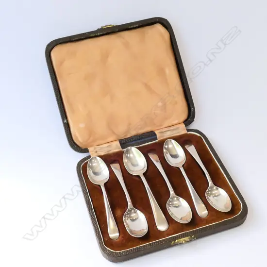 5 STG SILVER TEASPOONS SHEFFIELD 1942 BOXED + ONE OTHER 60 GRAMS TOTAL