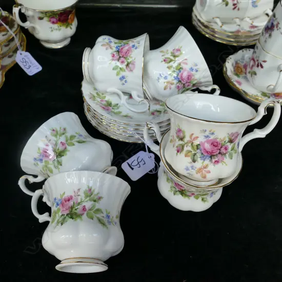 6 PCE ROYAL ALBERT MOSS ROSE CUP AND SAUCERS