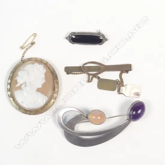 FOUR MISCELLANEOUS BROOCHES - GOLD PLATED/SILVER ETC